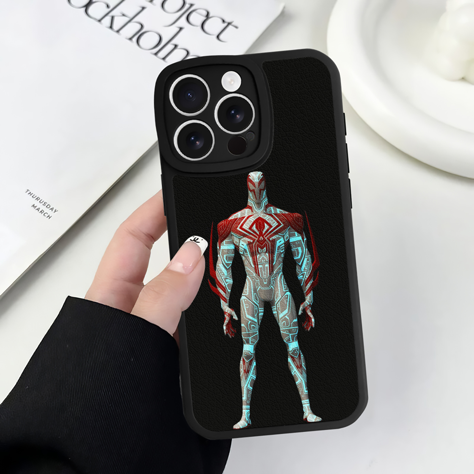 Spider Man スパイダーマン 【iPhone 16シリーズ対応】シリコンスマホケース（レザー調） 材質：シリコン